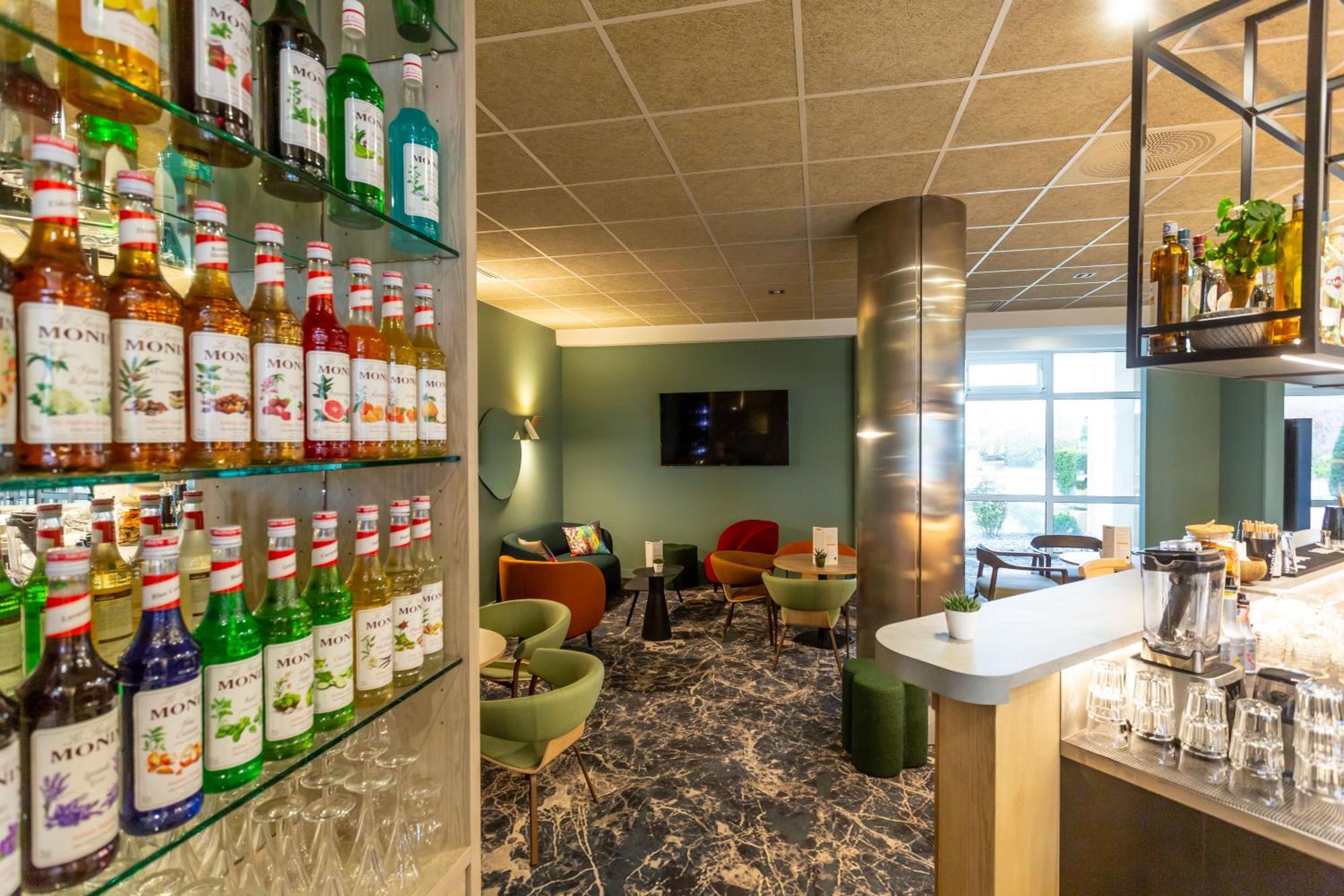Novotel Бурж Екстериор снимка