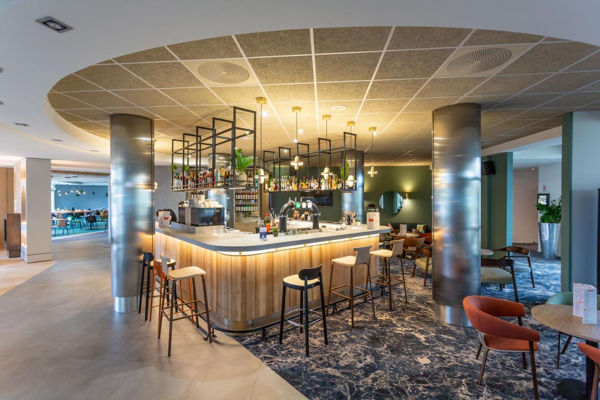 Novotel Бурж Екстериор снимка