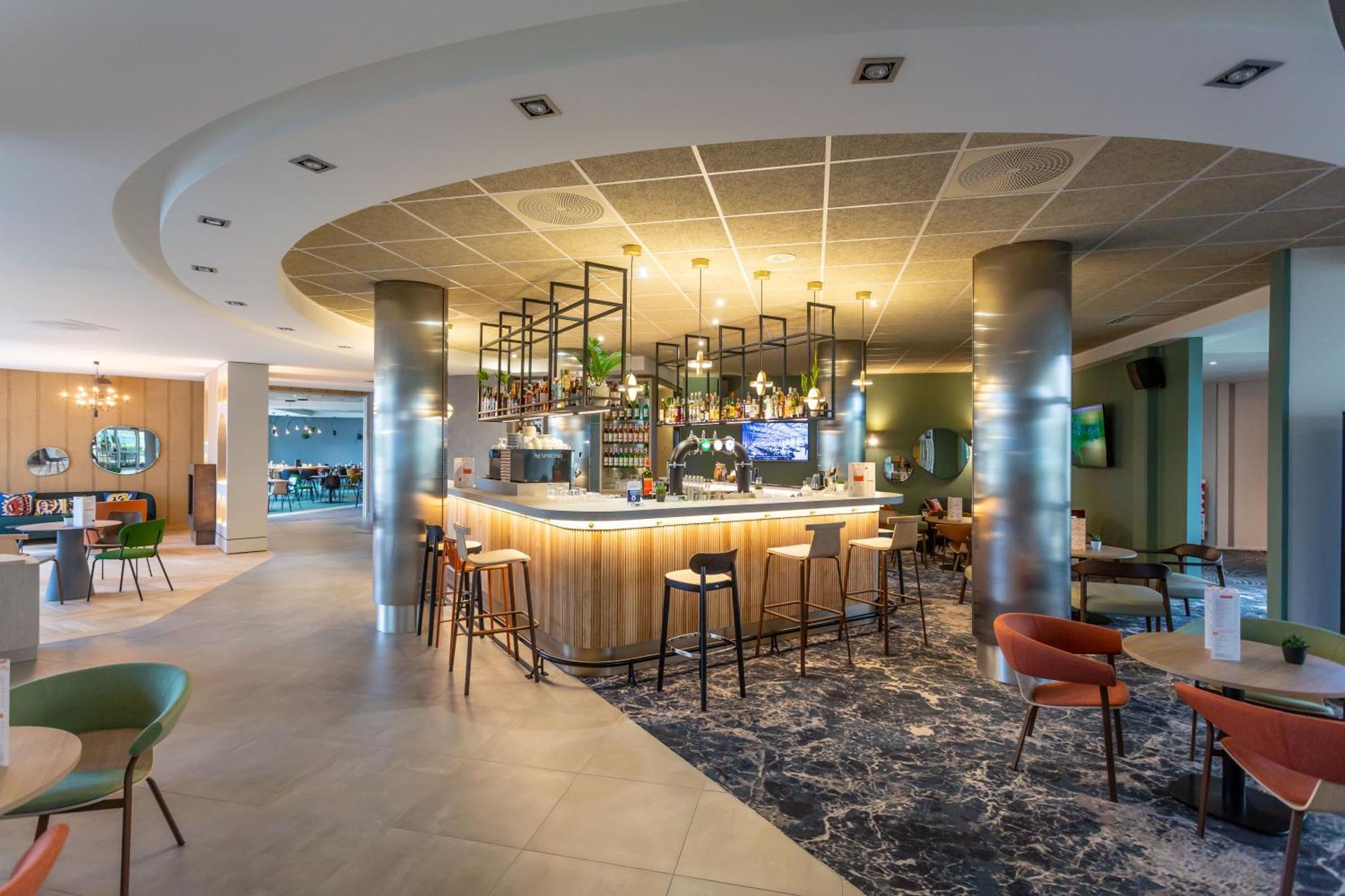 Novotel Бурж Екстериор снимка