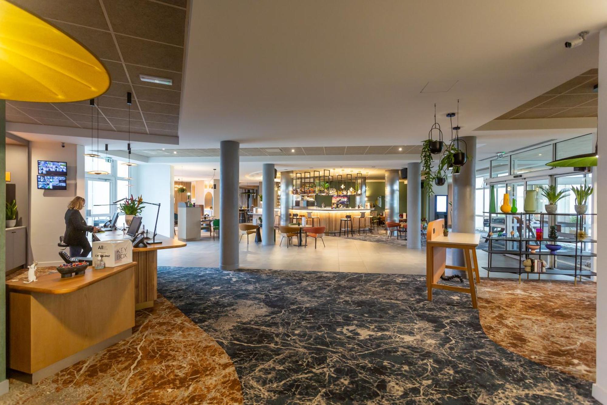 Novotel Бурж Екстериор снимка